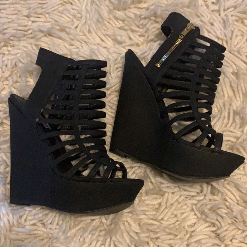 Nice pair of Steve Madden wedges.